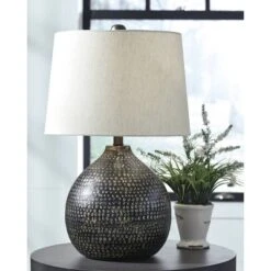Maire Metal Table Lamp Black/Gold - Signature Design By Ashley